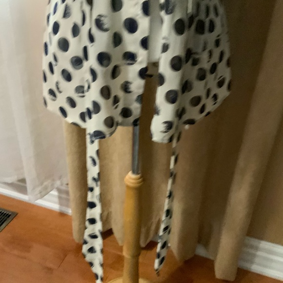 Ladies Blouse with Polka Dots - Picture 4 of 7